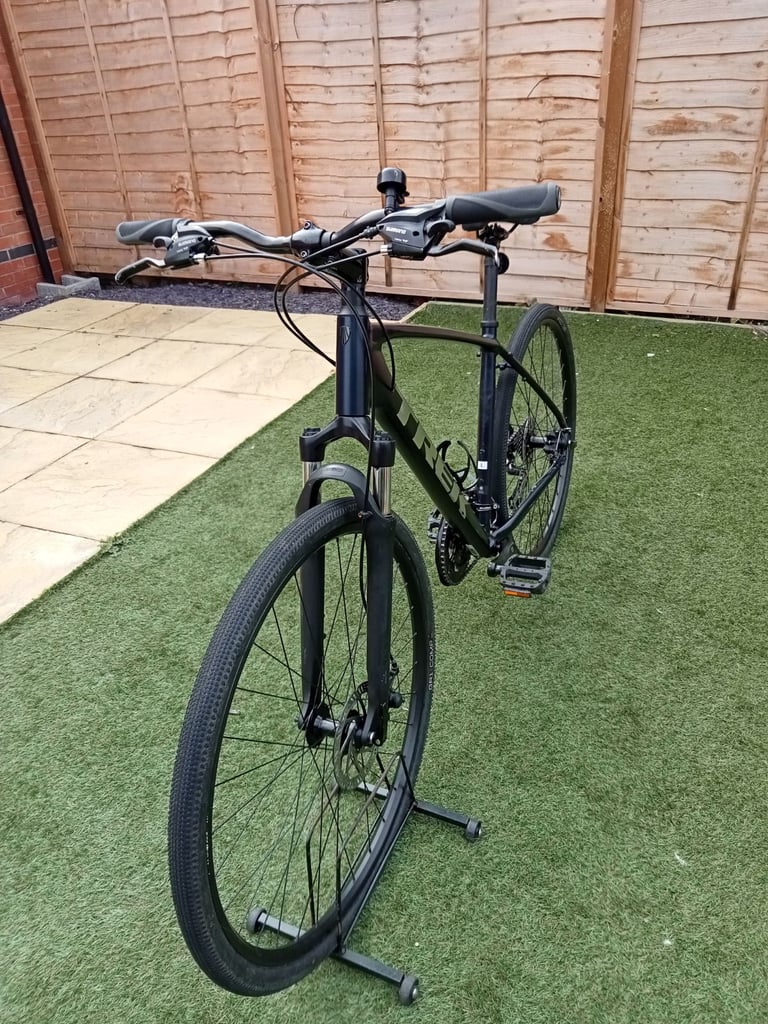 Trek Dual Sport Hybrid Mountain Bike.