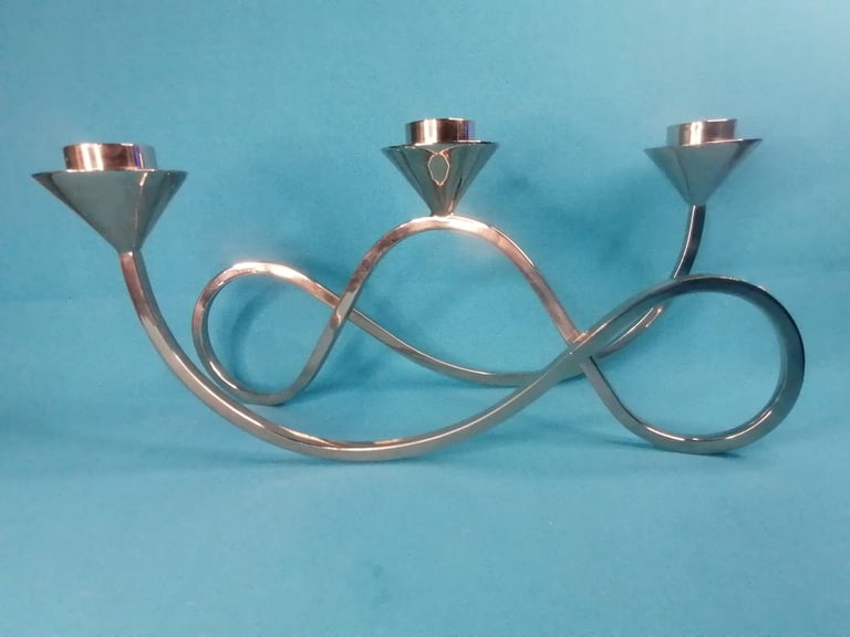 10-inch length and 5,3inch height. Triple Candle Holder In Chrome Metal 1980. 