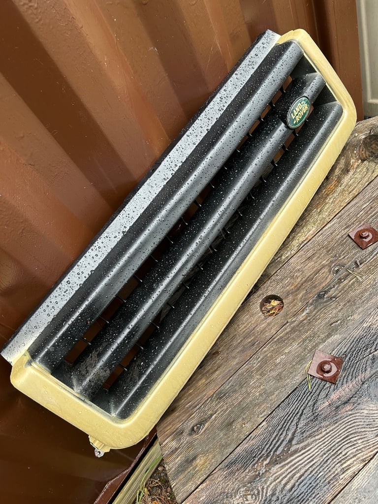 Land Rover Range disco discovery freelander? Man cave garage decor Genuine Spare part badge grill 