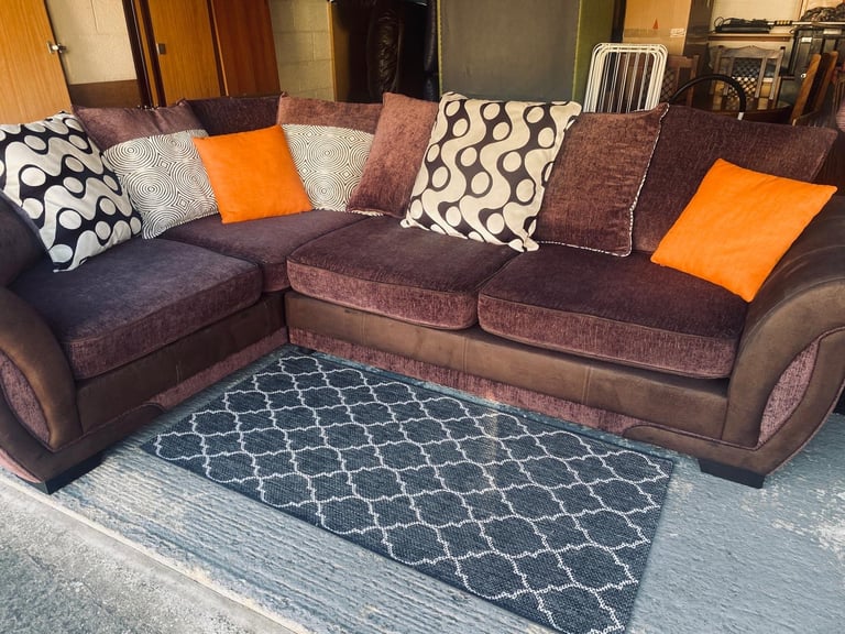 DFS CORNER SOFA VGC - DELIVERY AVAILABLE 