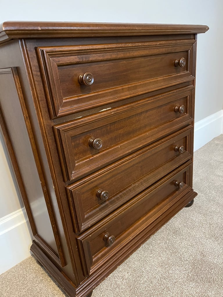 Chest of drawers