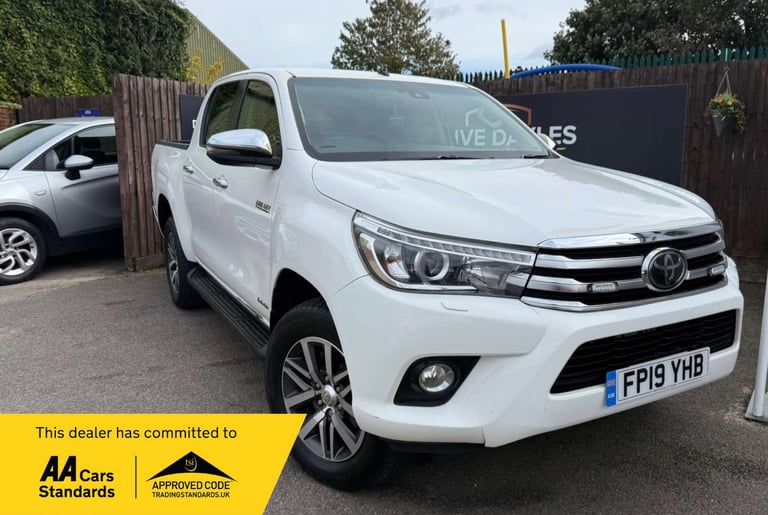 2019 Toyota Hilux 2.4 HI-Luxury Invincible D-4D 4WD Double Cab 4WD 5dr Pickup Diesel Manual
