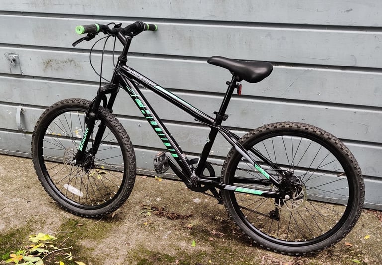 Schwinn Caveat 24 inch 8-13 years