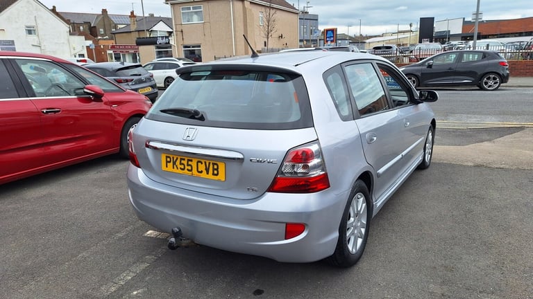 2005 Honda Civic 1.6 i-VTEC Executive Automatic 5-Door From £2,695 + Retail Package HATCHBACK Pet...