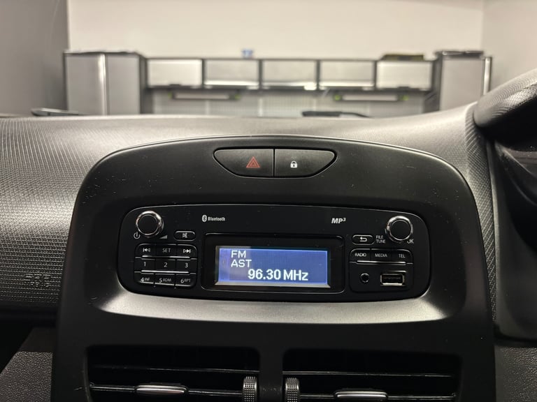 2016 Renault Clio 1.2 16V Play 5dr HATCHBACK Petrol Manual