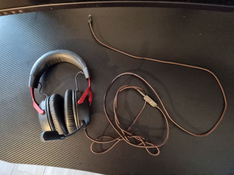 image for BARGAIN Hyperx headset headphones with microphone for gaming pc laptop ps5 xbox