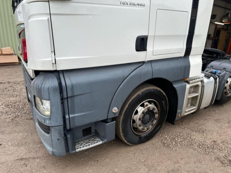 MAN TGX 26.460 6x2 MID LIFT SLEEPER CAB TRACTOR UNIT