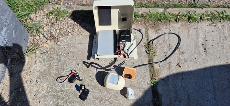 AUTOWATCH 650, SAS and IDM3 alarm system for camper caravan motorhome boat.