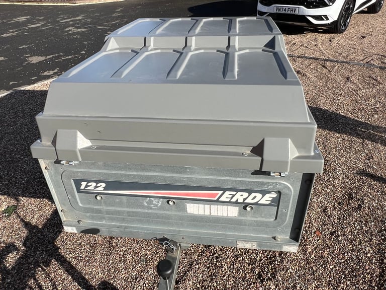 Erde 122 Trailer and Hardcover (locable)