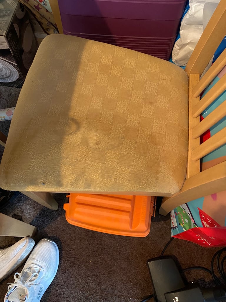 Dining Table and Four Chairs 