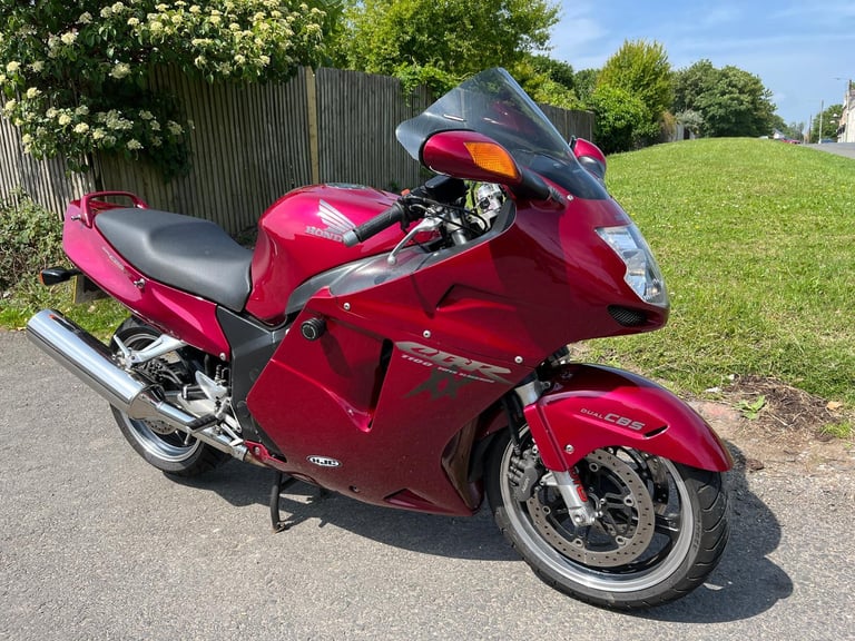 HONDA CBR1100XX-V BLACKBIRD, 1996(P), ONLY 28,061 MILES, SUPERB CONDITION, £2395