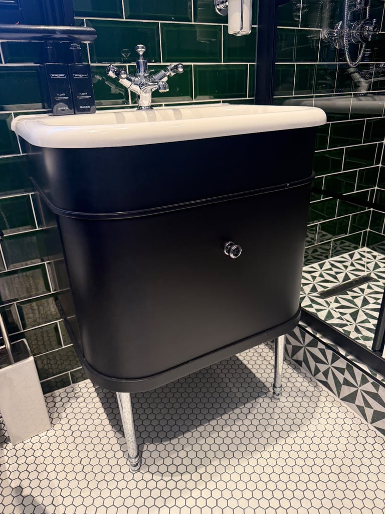 Brand New Burlington Bathroom Vanity Unit with Basin & Draw Chrome Legs & Handle