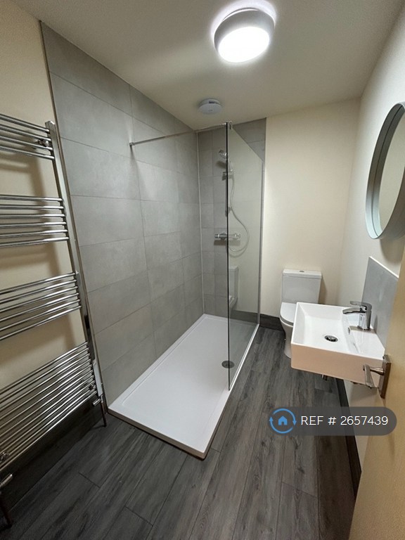 7 bedroom flat in Waterloo Crescent, Nottingham, NG7 (7 bed) (#2657439)