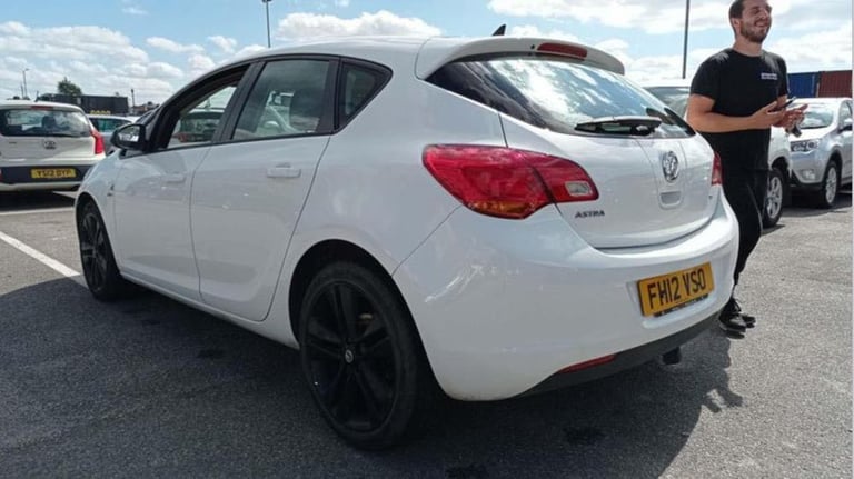 Vauxhall, ASTRA, Hatchback, 2012, Manual, 1598 (cc),5 doors - Image 4