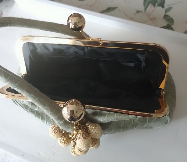 Handbags 