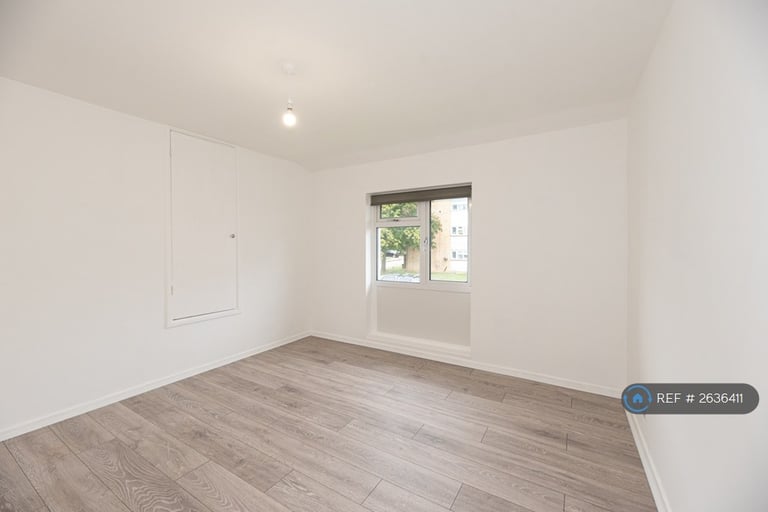 2 bedroom flat in Markhams Chase, Basildon, SS15 (2 bed) (#2636411)