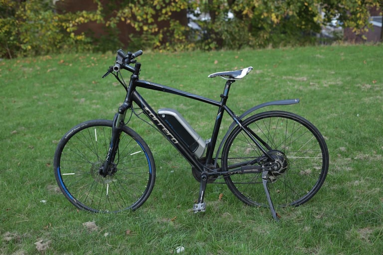 Carrera Crossfire E Electric Hybrid Bike 700C Shimano Altus SR Suntour HESC + Extras