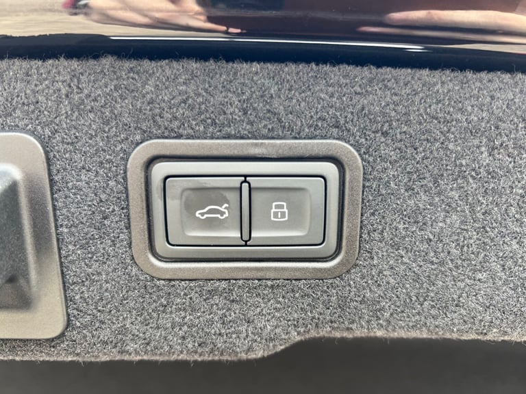 2022 72 Audi A8 3.0 V6 TFSie 60 S-Line Quattro 462ps