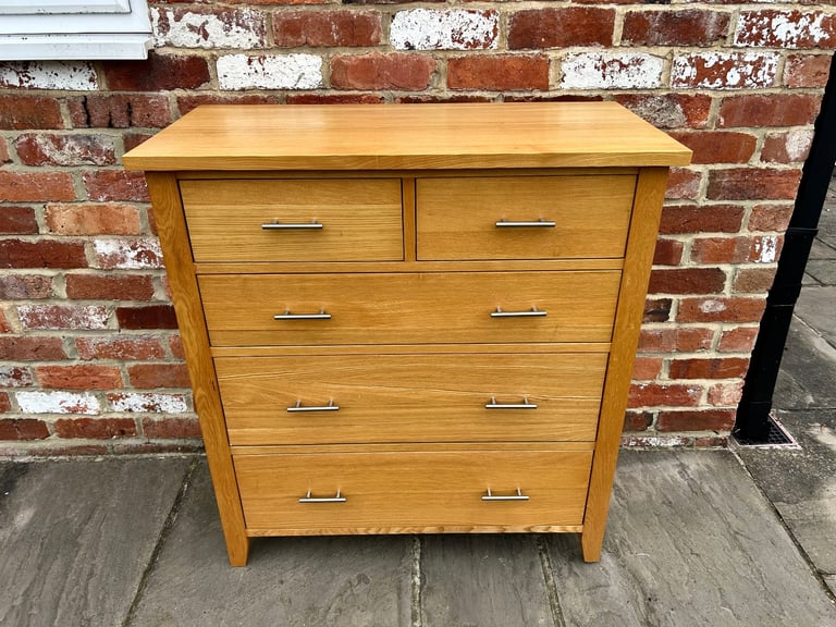 image for Solid Oak Chest of Drawers - Excellent Condition 