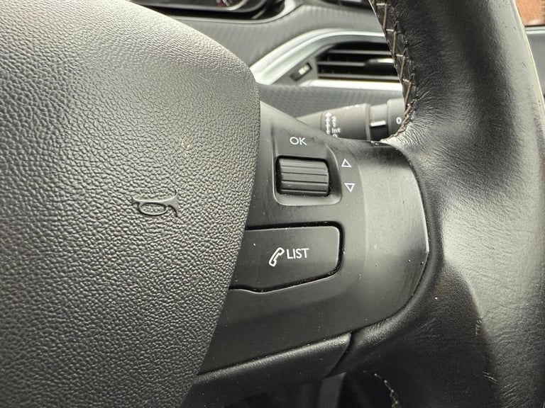 2016 Peugeot 208 1.2 PureTech Allure Euro 6 (s/s) 3dr HATCHBACK Petrol Manual