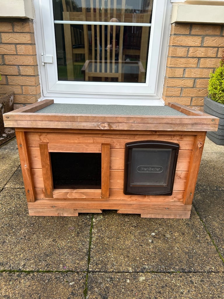 OUTDOOR CAT HOUSE