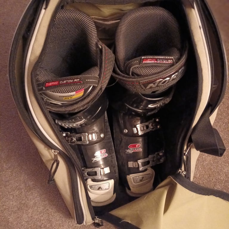 NORDICA SKI BOOTS 