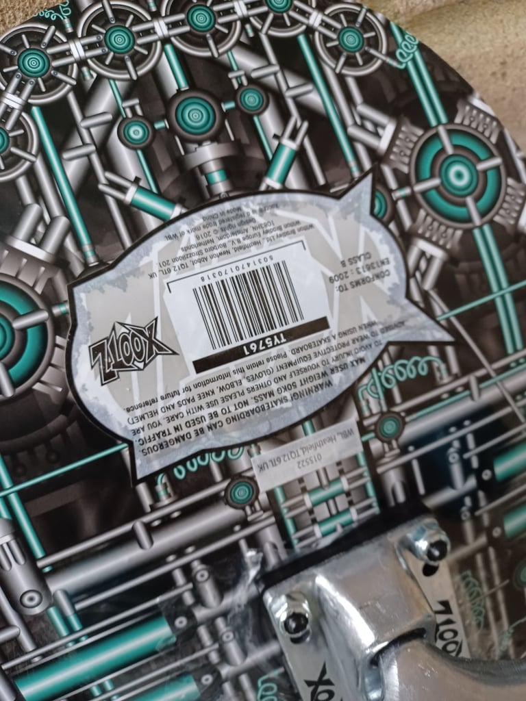 ZLOOX TY5761 AS NEW 2016 SKATEBOARD £14.99