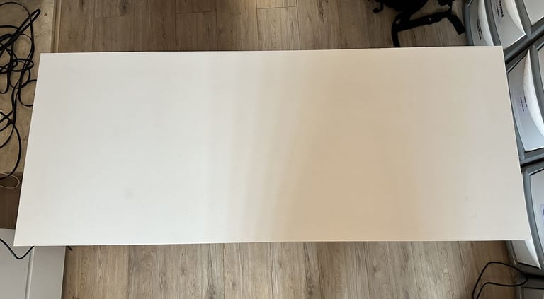 USED WHITE OFFICE/COMPUTER DESK 120x49CM