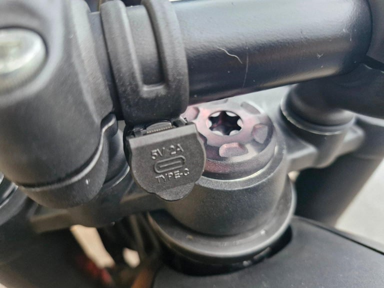 2024 Royal Enfield Guerilla 450 - Low mileage Premium colour Heated grips