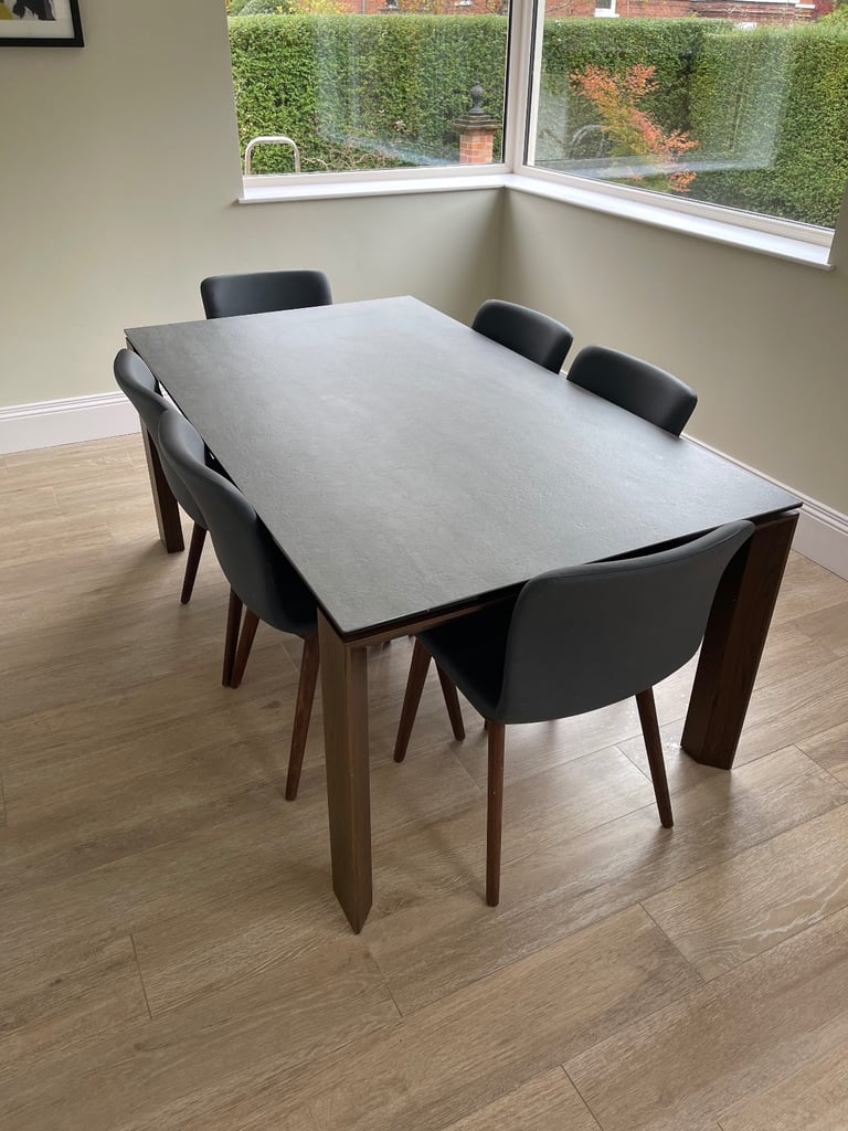 Calligaris extending dining table and 6 chairs
