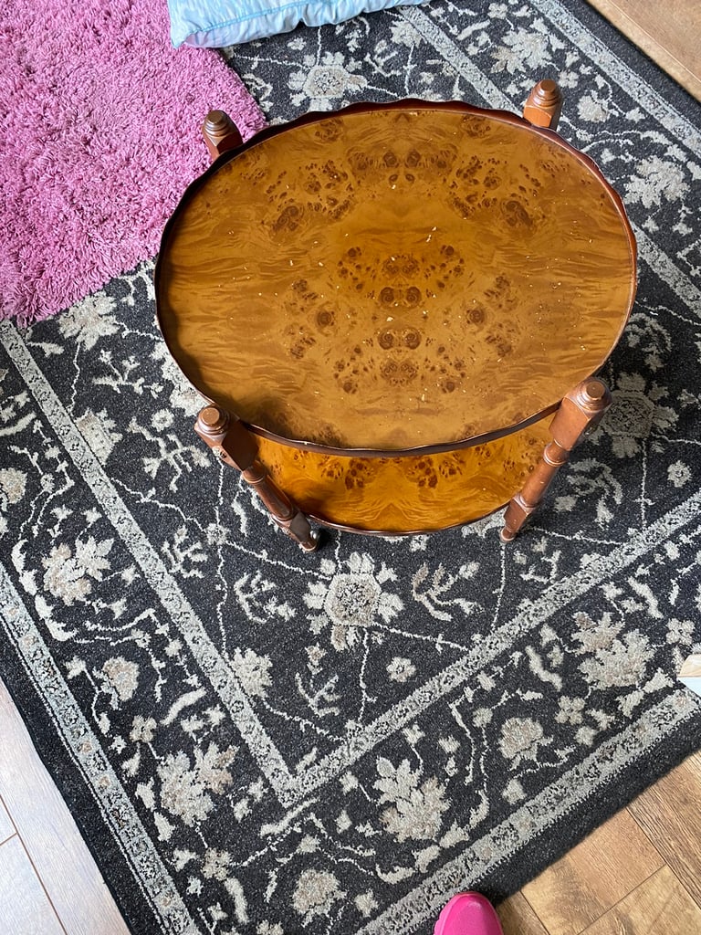 2 tier tray table with wooden legs