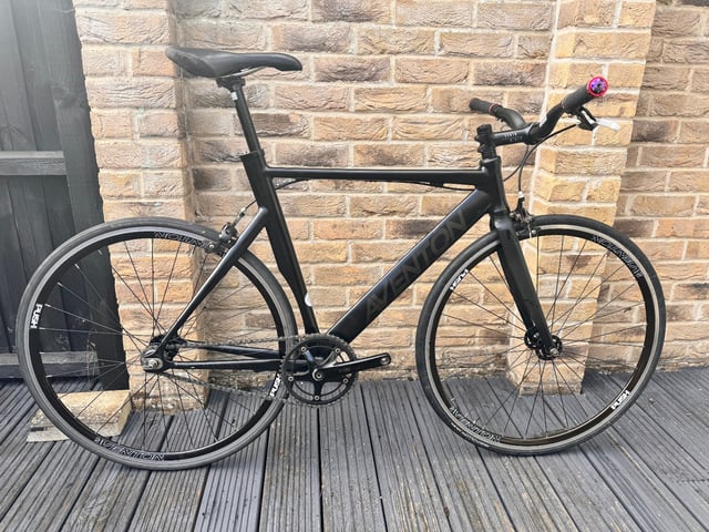 Aventon Mataro single speed fixed gear track pista road bike
