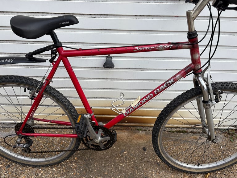 MAN OR LADIES BIKE DIAMONDBACK  26in wheels 7x3 gears 22in frame serviced £85