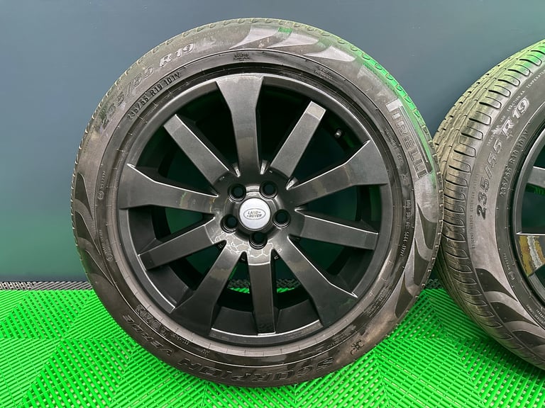Land Rover Freelander 2 19 inch HST’s powder coated Technical Grey Alloy wheels & Pirelli tyres!