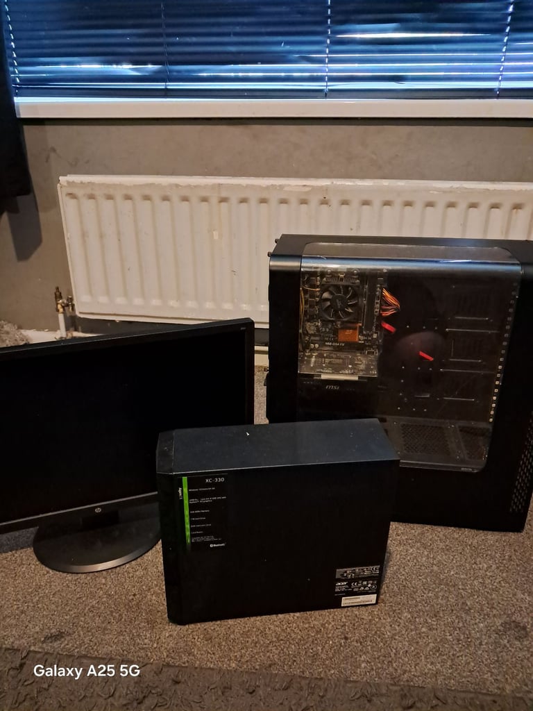 SPARES OR REPAIRS. 2 X PC TOWER, 1 X HP MONITOR