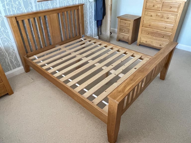 image for FREE DELIVERY SOLID OAK KINGSIZE BED FRAME GREAT CONDITION