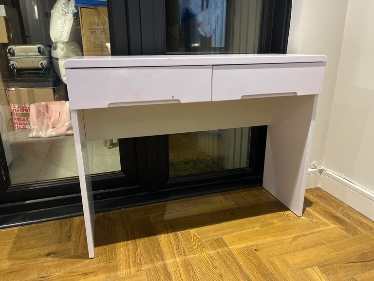 image for HIGH GLOSS MAKE UP DESK