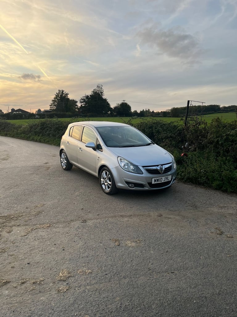 Vauxhall Corsa SXI, 1 year MOT, lots of service history, great car to drive and great condition! 
