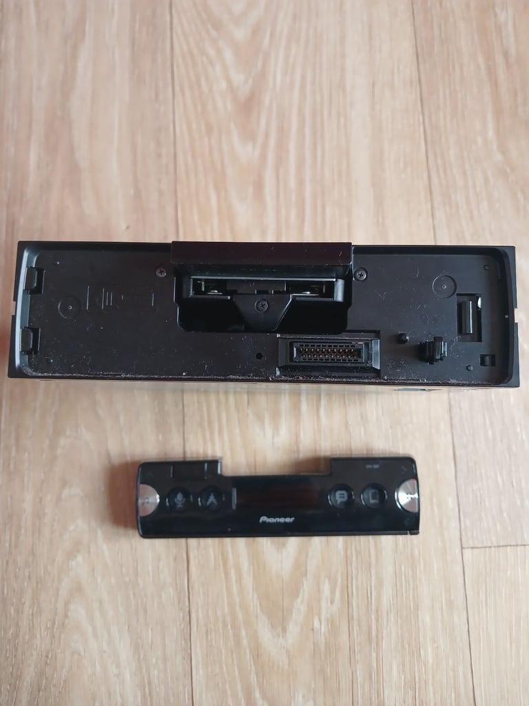 Pioneer SPH-10BT 