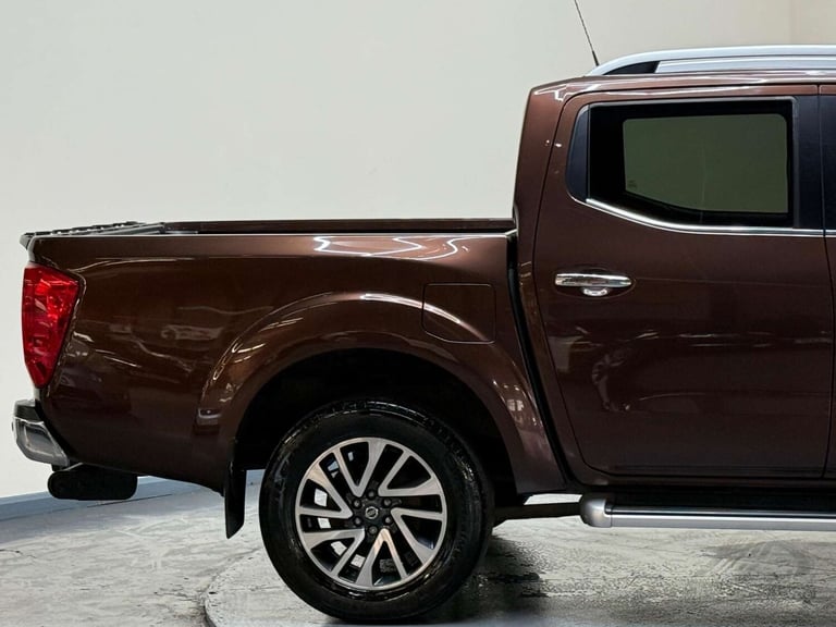 2016 Nissan Navara Double Cab Pick Up Tekna 2.3dCi 190 4WD Auto PICK UP DIESEL Automatic