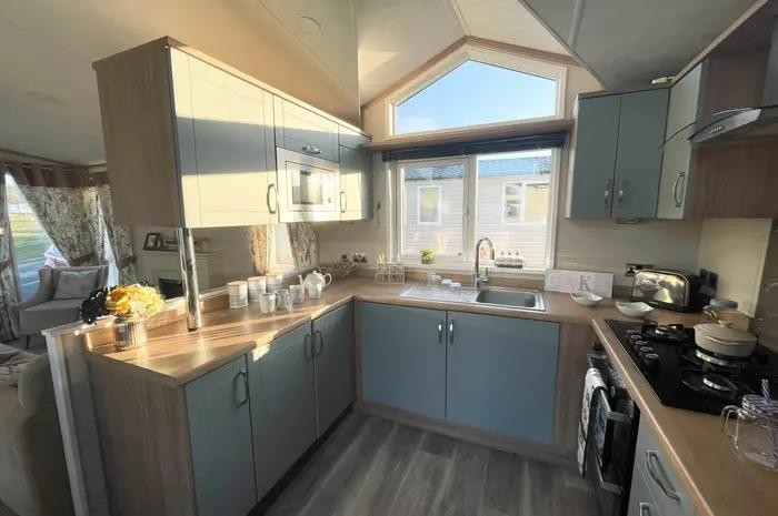 STATIC CARAVAN FOR SALE AT BROADLAND SANDS HOLIDAY PARK 