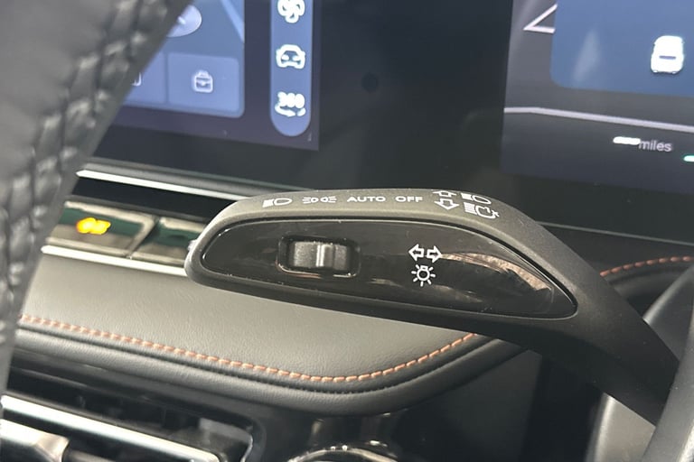 2025 MG MG HS 106287 Hatchback Petrol Automatic