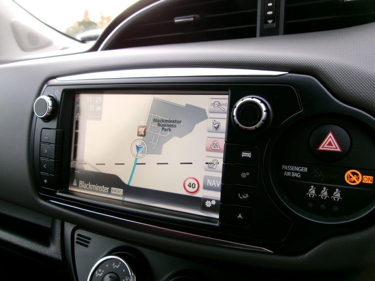 2015 Toyota Yaris 1.33 VVT-i Sport 5dr HATCHBACK PETROL Manual