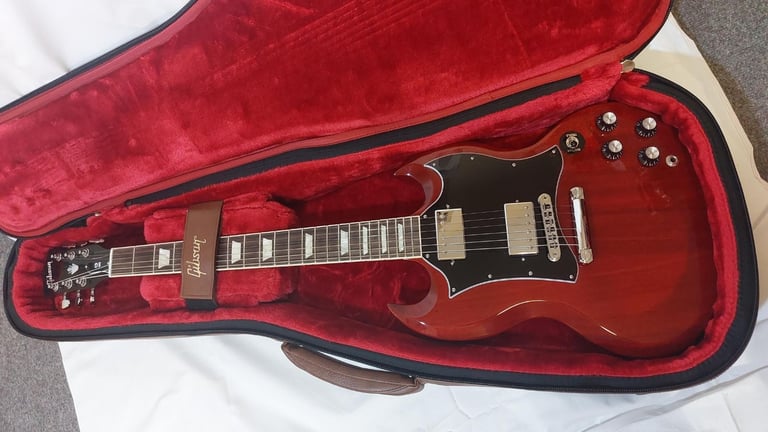 Gibson SG Standard, Heritage Cherry Finish + Soft Shell Case + New Gibson Leather Strap