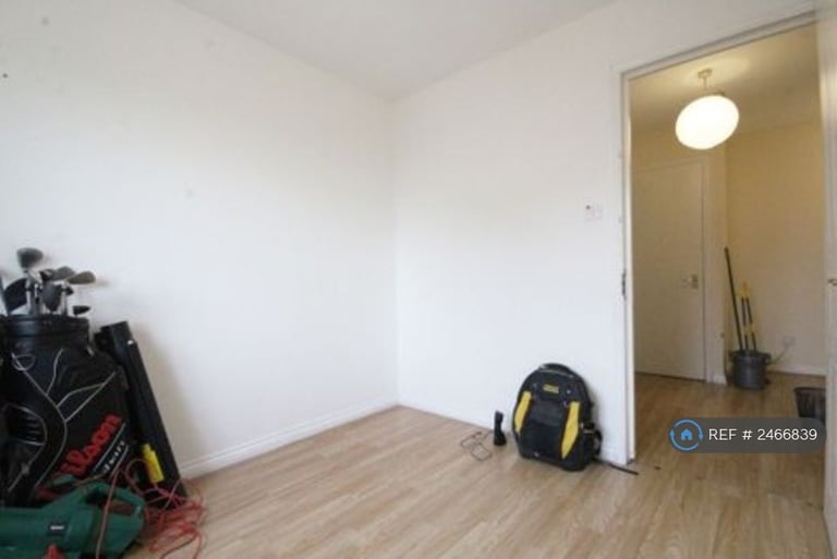 2 bedroom flat in Bellingham Court, Barking, IG11 (2 bed) (#2466839)