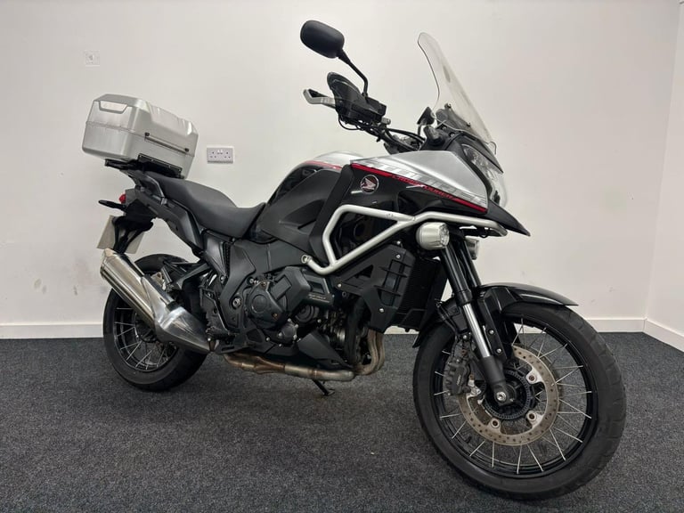 2015 HONDA VFR1200F ** DCT - LONG MOT - TOP BOX **