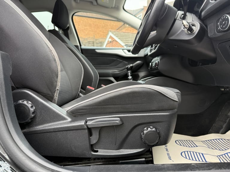 2018 Ford Focus 1.0T EcoBoost Zetec Euro 6 (s/s) 5dr HATCHBACK Petrol Manual