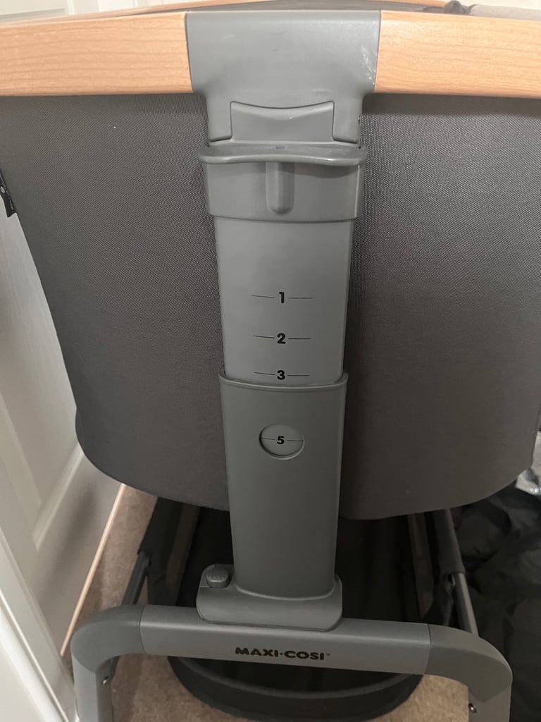 Maxi cosi iora next to me crib 