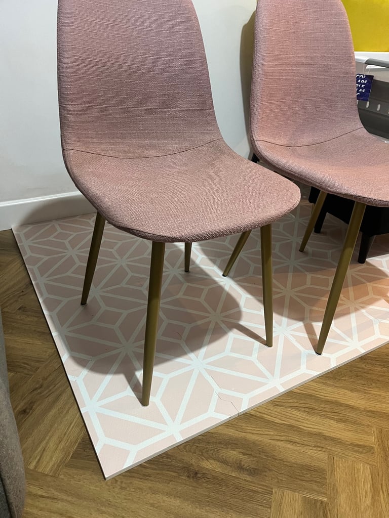 image for 4 Dining Room Chairs - FREE