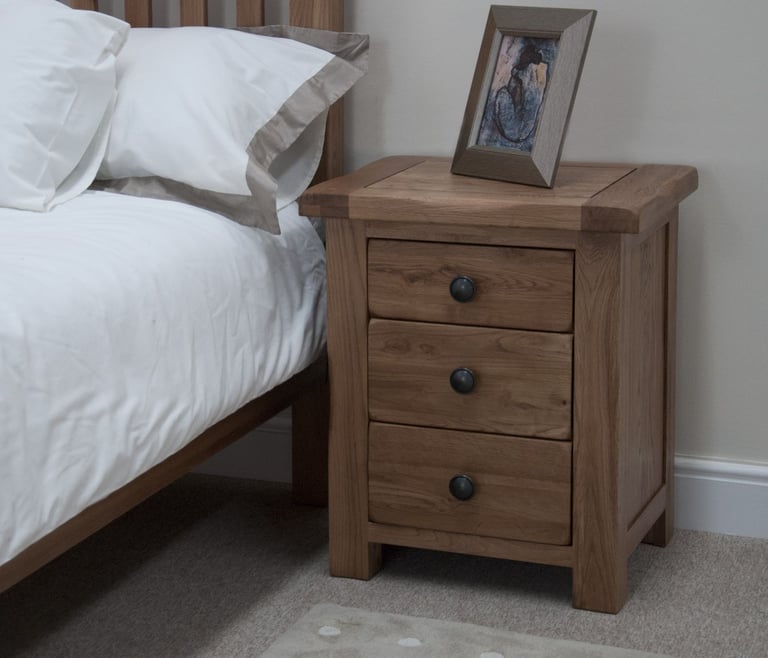 BRAND NEW EX-DISPLAY SOLID OAK FURNITURE - CLOSING DOWN SALE 